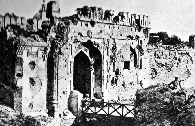The Kashmir Gate, in Delhi, was the scene of the climatic battle of the rebellion. Photographed some months later by Felice Beato, it still bears clear signs of the action it saw.