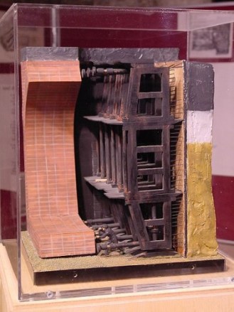 Model-of-Brunels-shield-in-the-Brunel-Museum-at-Rotherhithe-375x500