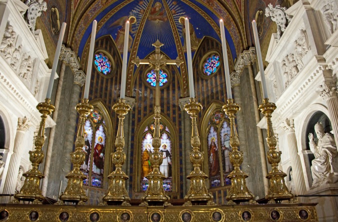 the interior of the basilica of Santa Maria supra Minerva – one of Rome's most beautiful churches, and the resting place of the Duke of Ceri. Image: Wikicommons.
